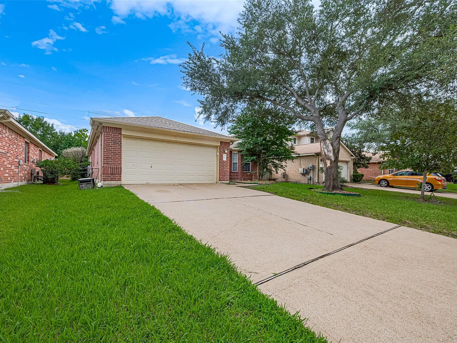3 bed, 2.0 bath, 1734 sqft, $2,100 — Photo 1