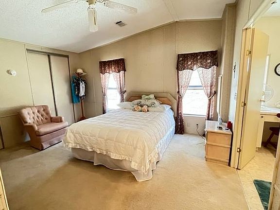 4th image of 842 Egret Ln
