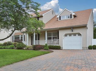 8 Brady Rd, Shrewsbury, NJ 07702