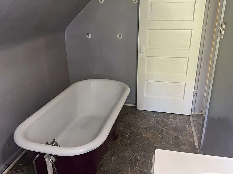 247 E Pearl St — Photo 10