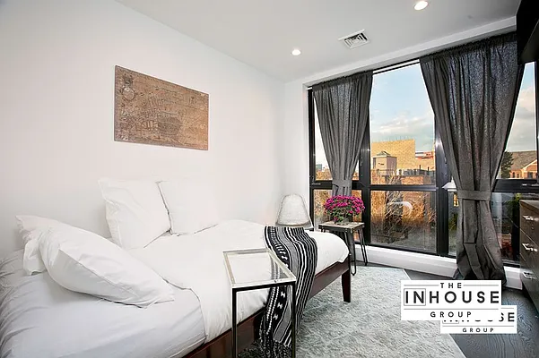 Sold by The In House Group | media 9