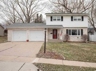 4810 Candlelight Dr, Davenport, IA