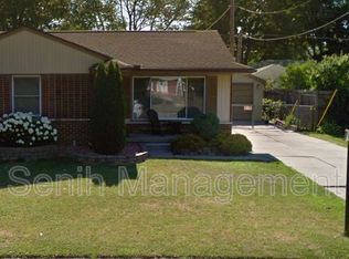 8561 Lochdale St, Dearborn Heights, MI 48127