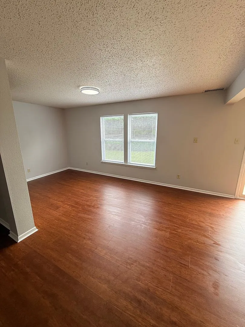 Move-In Ready 3-Bedroom Home in Fishers with Brand-New Flooring! — Photo 4