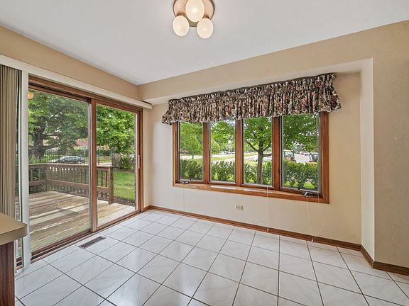 2nd image of 1775 Lakeview Dr #A