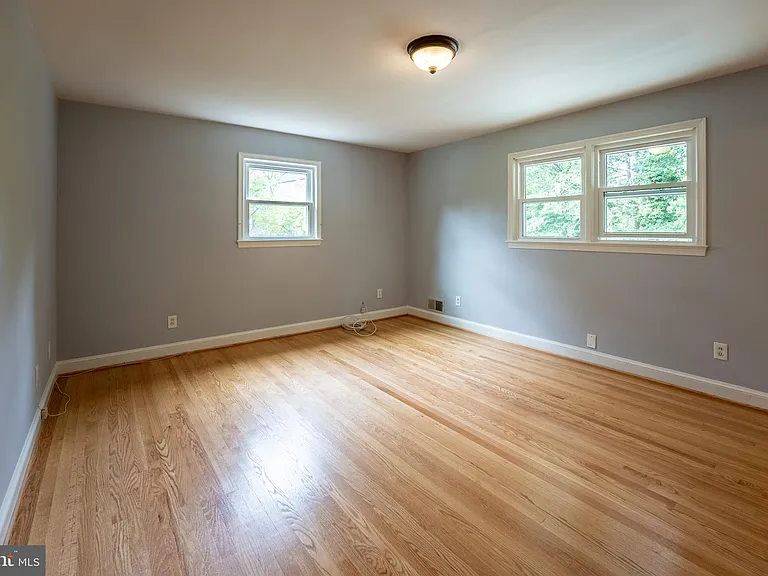 6438 Woodville Dr — Photo 13