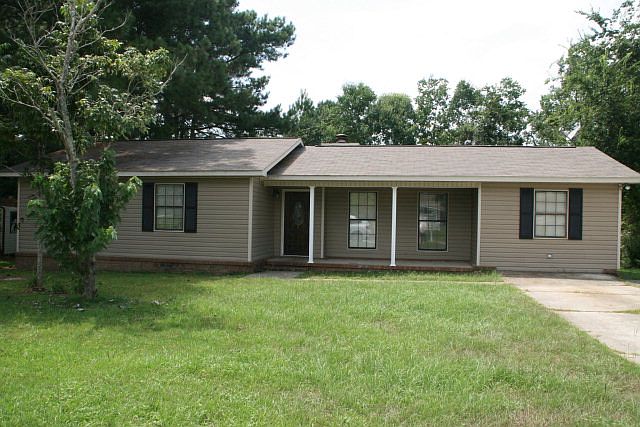 1st image of 2305 Creekwood Dr