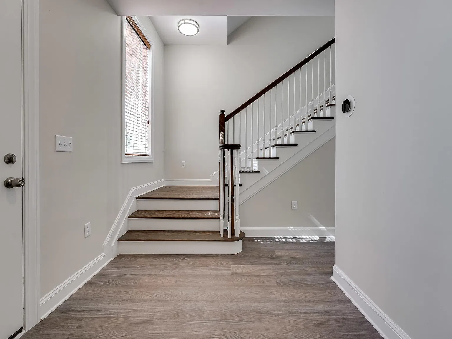 4 bed, 3.5 bath, 2250 sqft, $5,000 — Photo 2