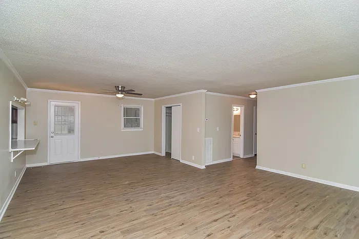 3 bed, 1.5 bath, 2133 sqft, $1,695 — Photo 3