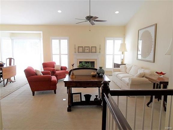 9 ft ceilings & vault!