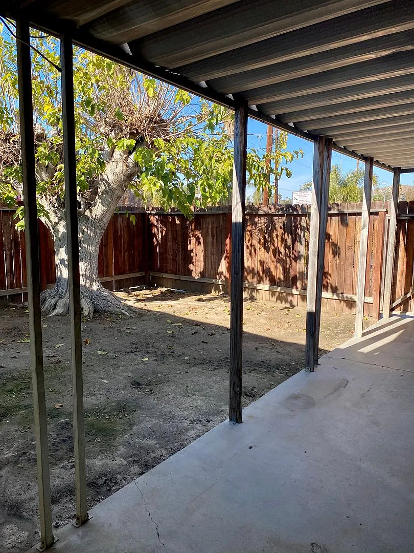 2 Bedroom, 2 Bathroom Duplex in Hemet - Available now! — Photo 4