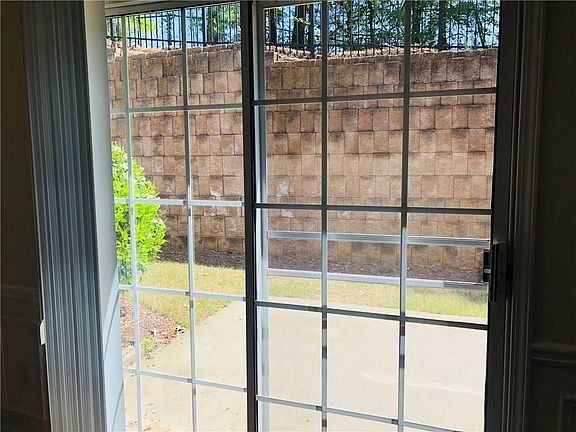 3rd image of 175 Finchley Dr