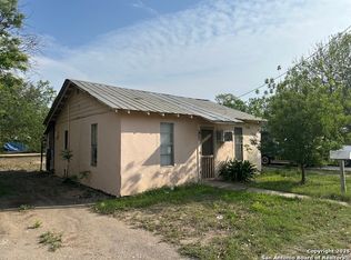 1273 Monterrey St, Uvalde, TX 78801