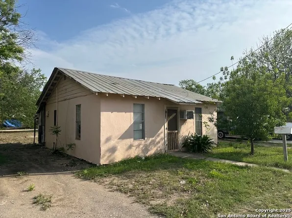 1273 Monterrey, Uvalde, TX 78810