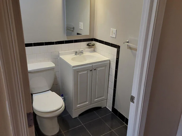 1110 S East Ave — Photo 4