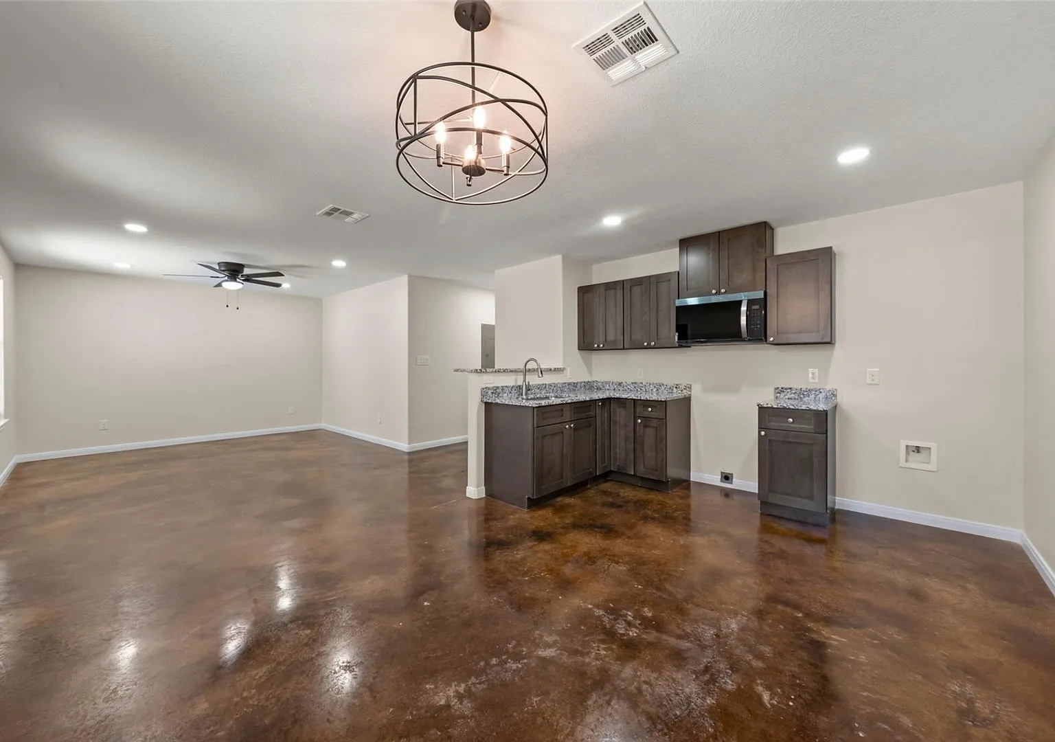 Spacious 3BR Duplex in Waco — Photo 1