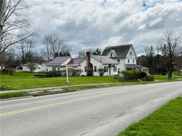 311 S New Castle St, New Wilmington, PA 16142