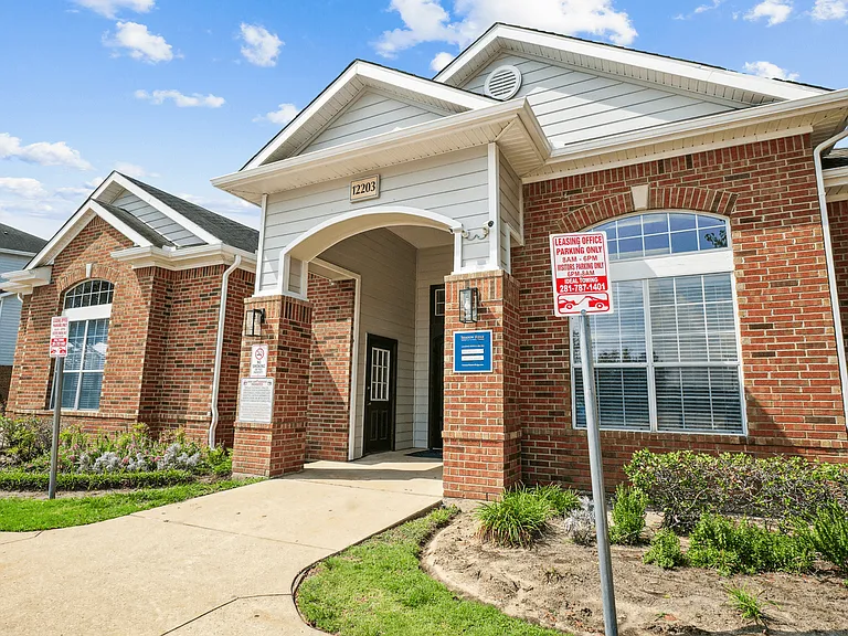 Shadow Ridge Apartments — Photo 12