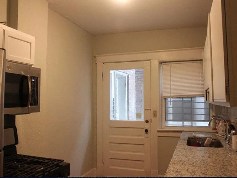 2733 Gillham Rd #2 — Photo 9