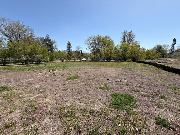 4th image of Court Ave N