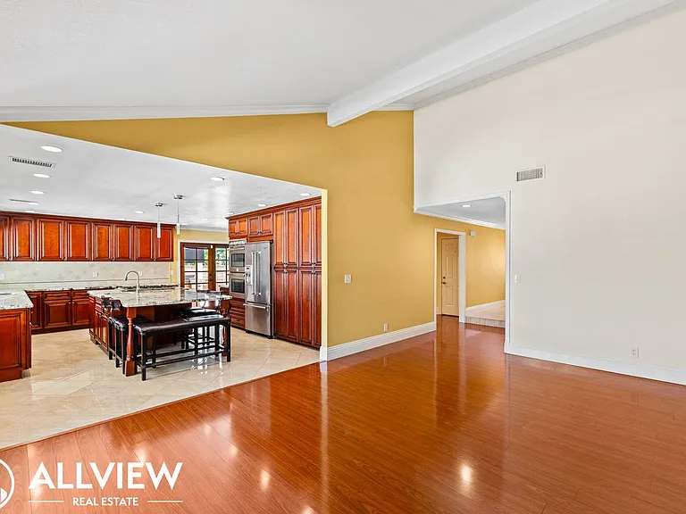 24911 Luton St — Photo 34
