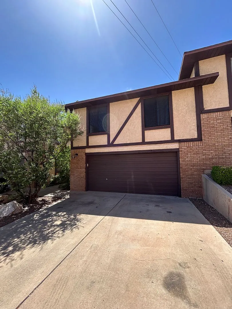 Available September 25th! 3 bed, 2.5 bath, 2 car garage for rent — Photo 1