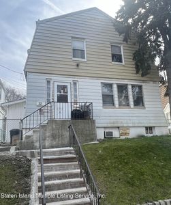 22 Van Buren St, Staten Island, NY, 10301