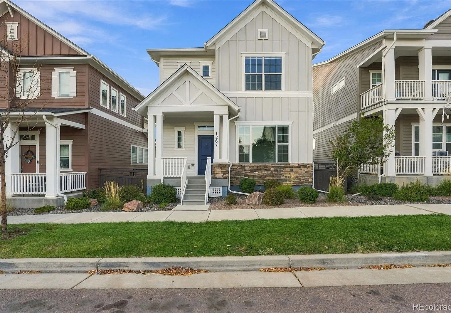 4 bed, 3.5 bath, 2835 sqft, $2,990 — Photo 2