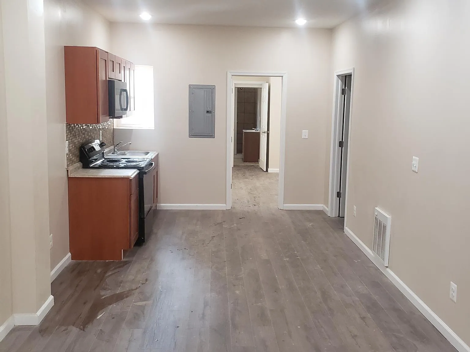 1 bed, 1500 sqft, $1,153 — Photo 2