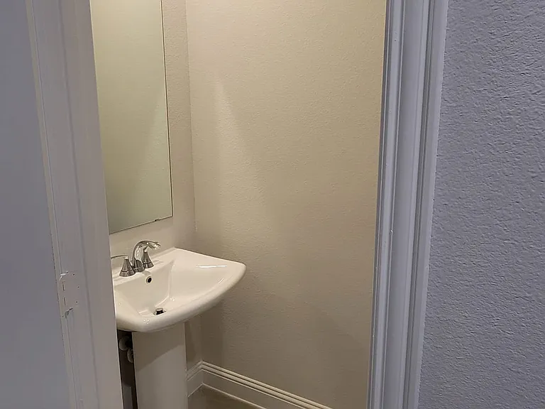 913 Amenduni Ln — Photo 18