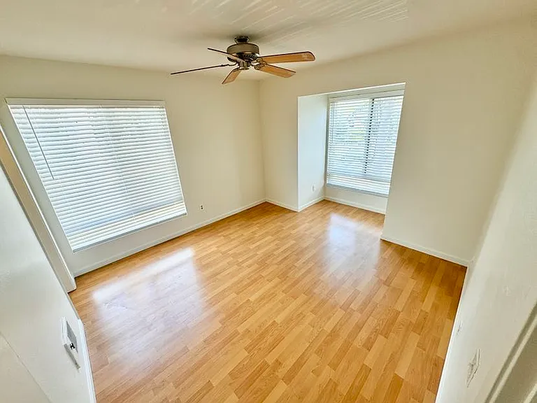7958 Mission Center Ct #L — Photo 15