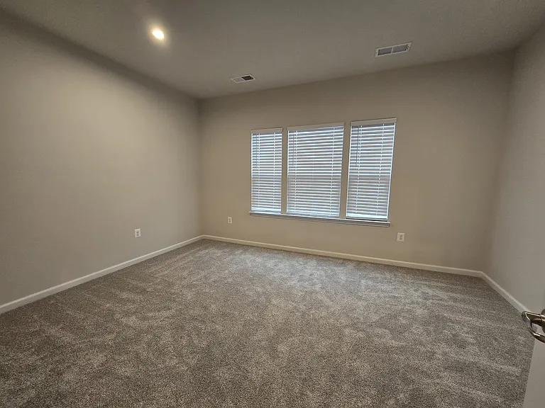 4928 Dunhaven Dr — Photo 24
