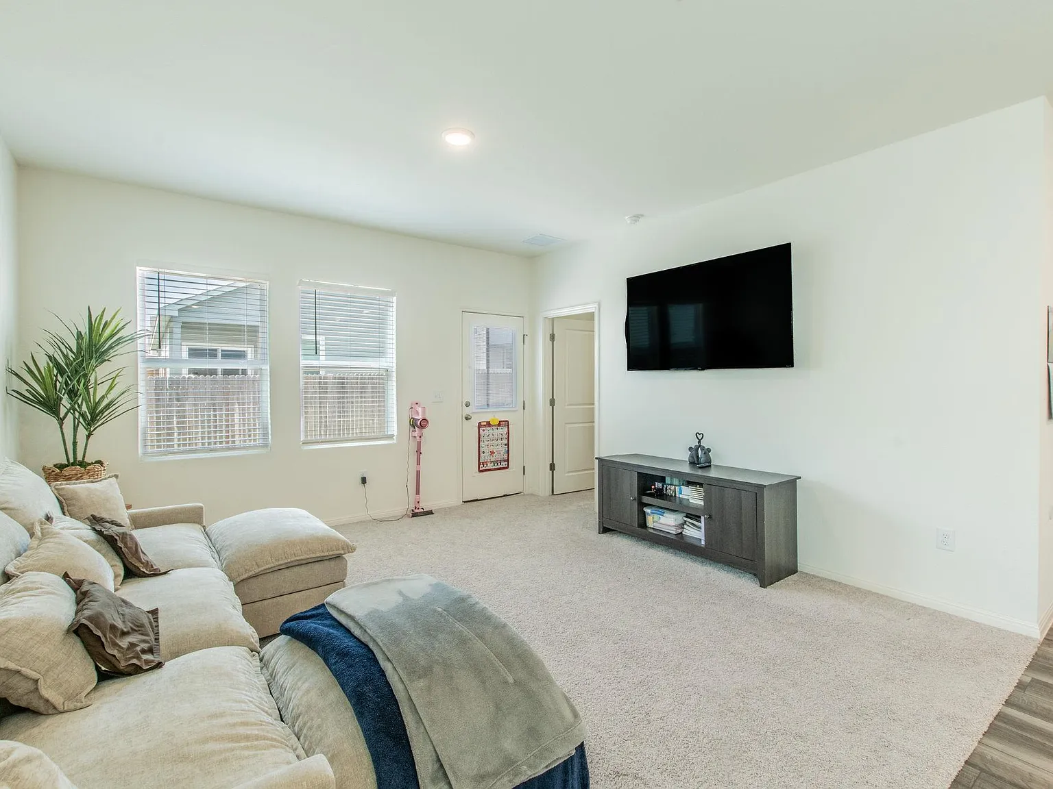 3 bed, 2.0 bath, 1522 sqft, $1,750 — Photo 3