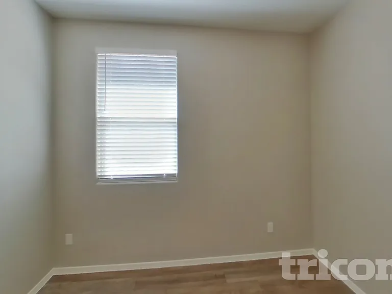 17307 W Monroe St — Photo 11