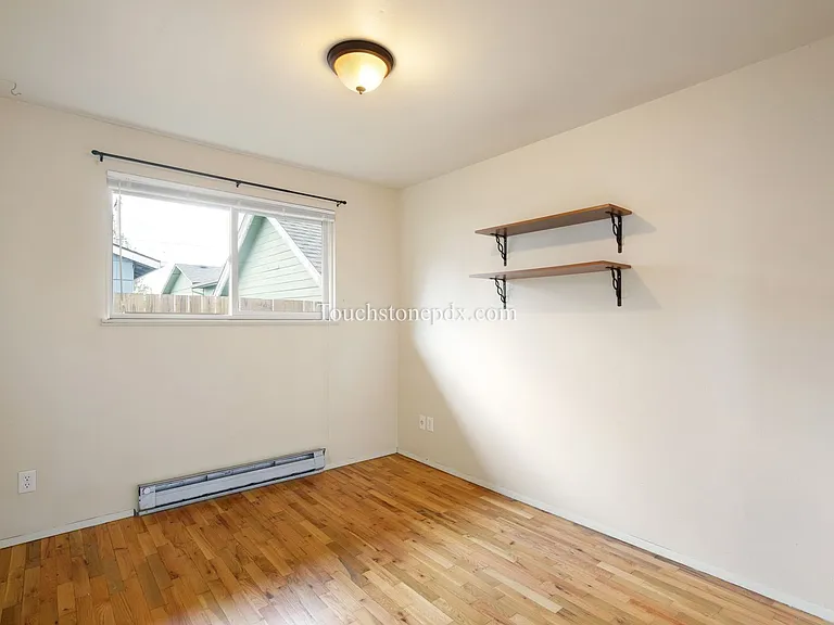 6718 SE Center St — Photo 16