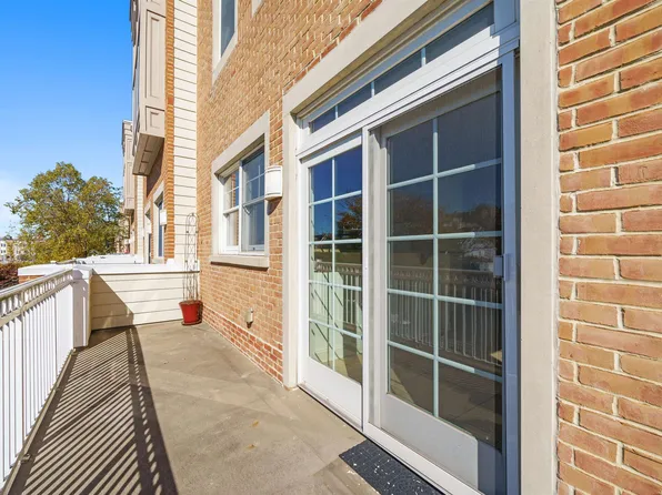 1 Intrepid Place image 33 of 38