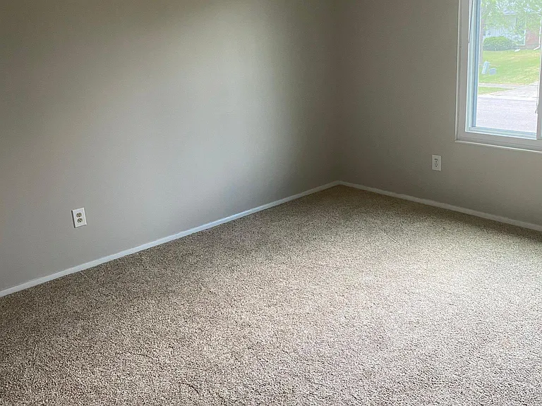 1282 Firethorne Dr — Photo 9