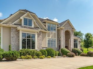 1004 N Cypress Ct, Hartland, WI 53029