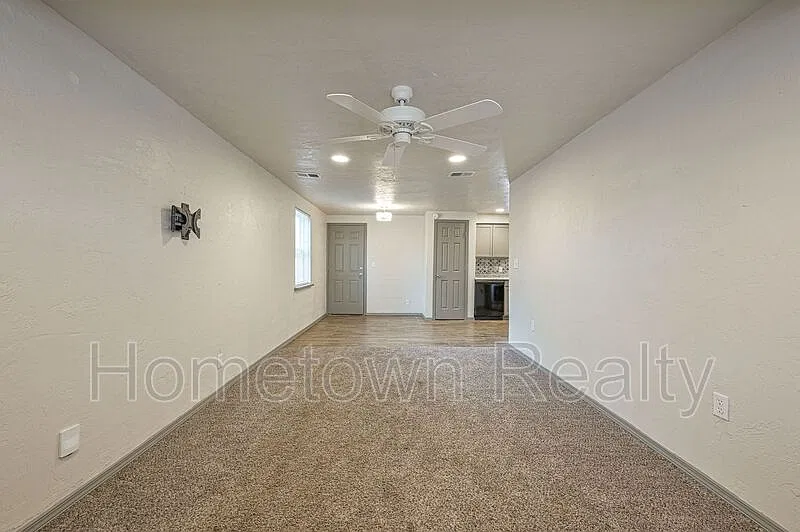 3 bed, 1.0 bath, 1010 sqft, $995 — Photo 4