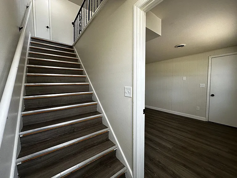 2746 Nicolet Dr — Photo 27