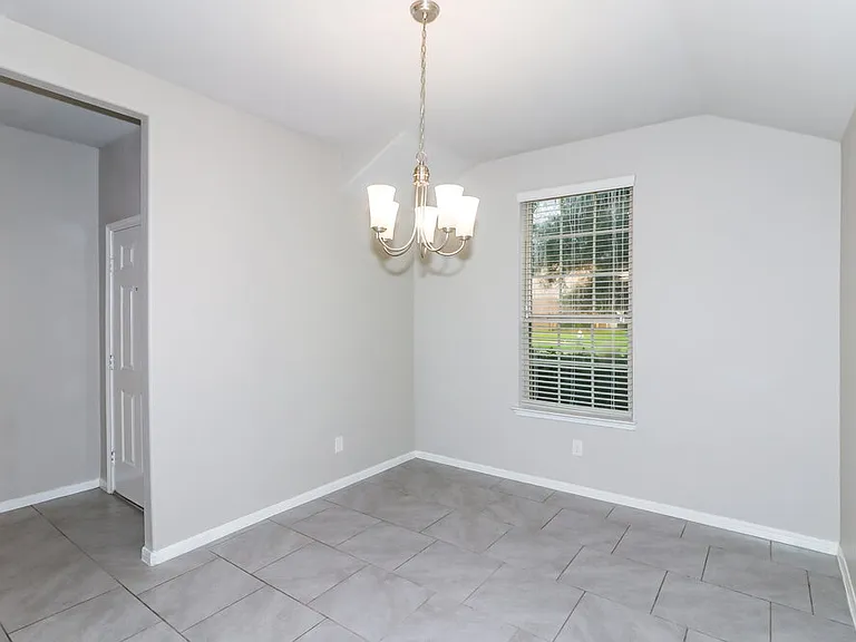 407 Ashley Falls Ln — Photo 5