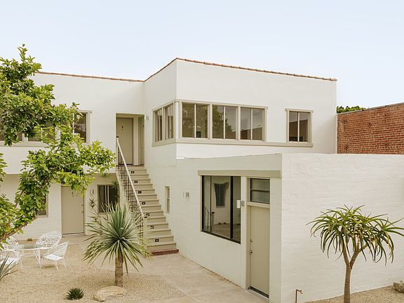 2nd image of 2218 Pico Blvd