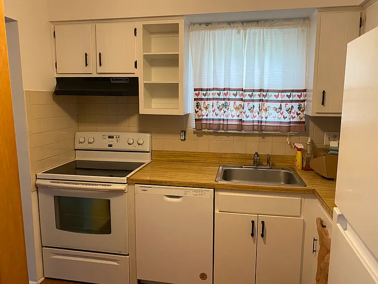 821 Brian Dr — Photo 9