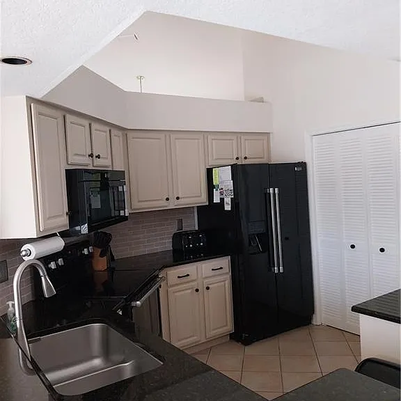 449 Dundee Ct — Photo 10