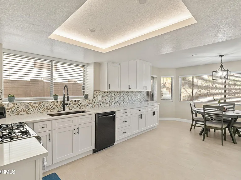 2735 N Diego Cir — Photo 5