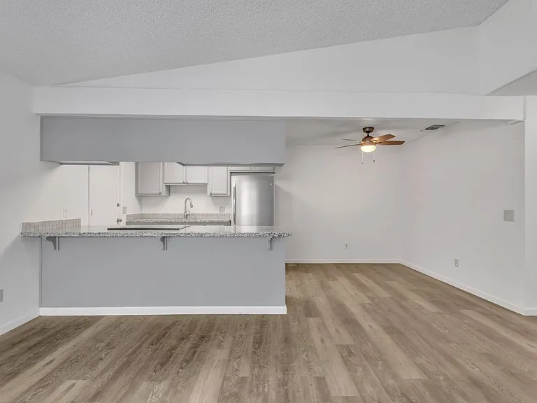 3936-3944 Renick Way — Photo 5