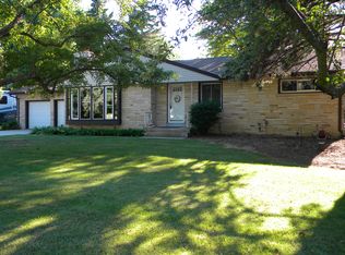 W156N8027 Pilgrim Rd, Menomonee Falls, WI 53051