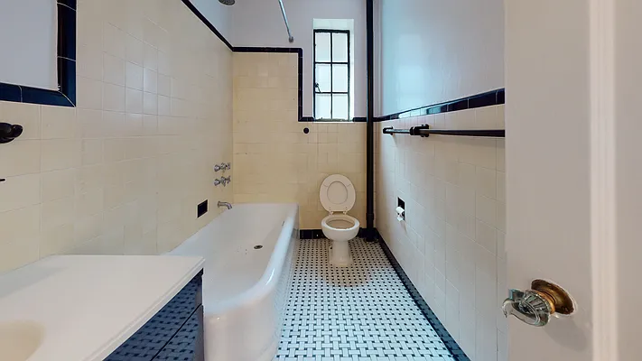 Rented by Bond New York | media 23