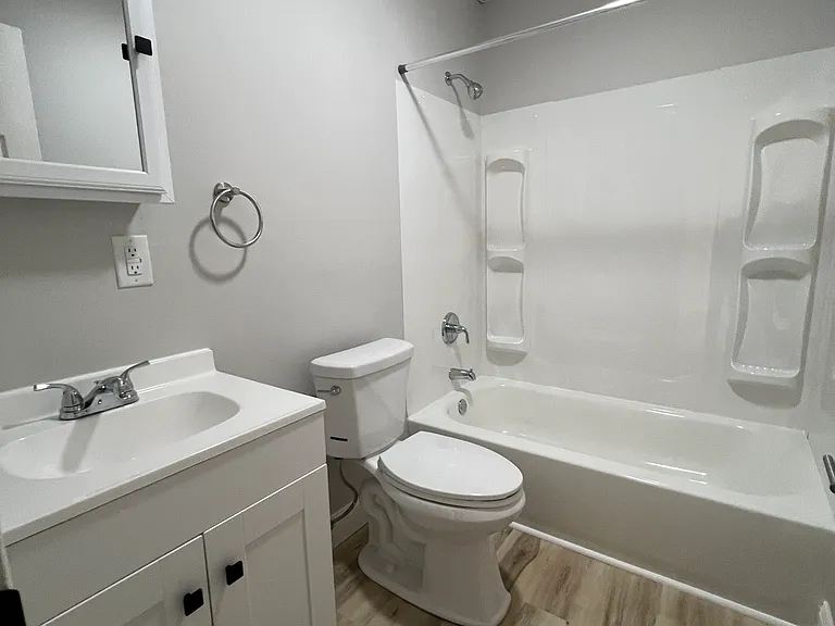 101 Thorn St #18 — Photo 11