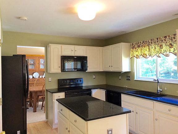 3rd image of 10069 Cedarwood Dr